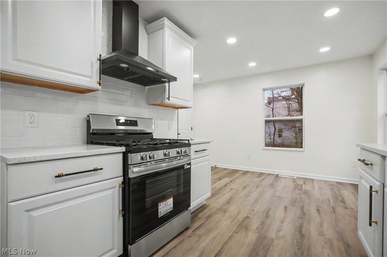 2911 102nd Street, Cleveland, OH - Photo 3
