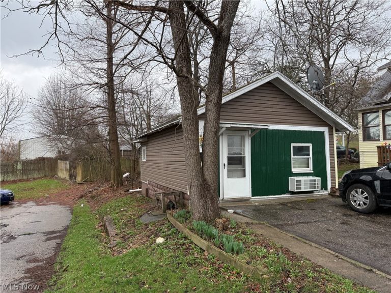 108 Oaklawn Avenue #B, Woodsfield, OH - Photo 4