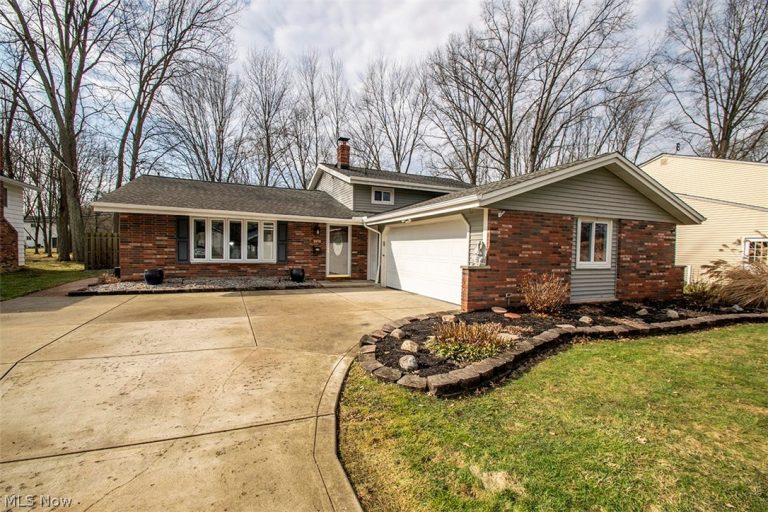 3974 Winton Park Drive, North Olmsted, OH, 44070
