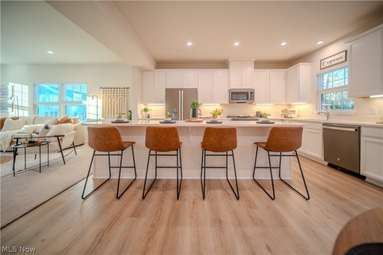 1129 Bean Lane, Akron, OH - Photo 6