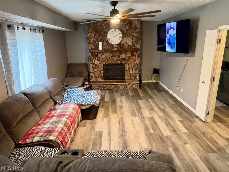 6186 Wild Oak Drive, North Olmsted, OH - Photo 8