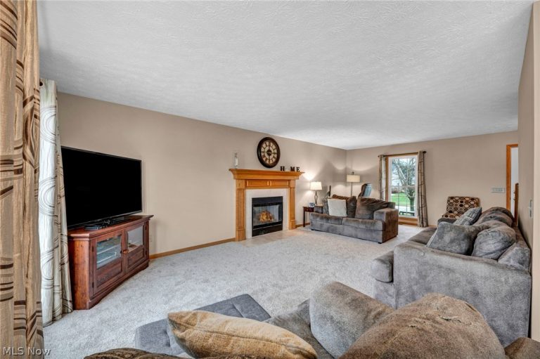 5704 Halwick Drive, Ravenna, OH - Photo 6