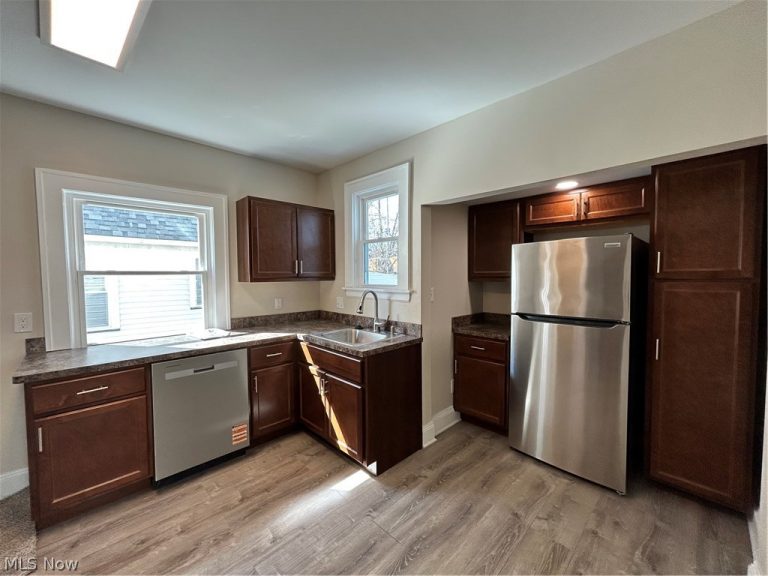 13623 Thornhurst Avenue, Garfield Heights, OH - Photo 6