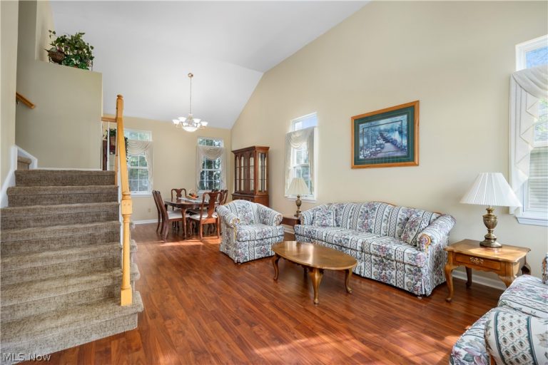 27070 Glenside Lane, Olmsted Twp, OH - Photo 3