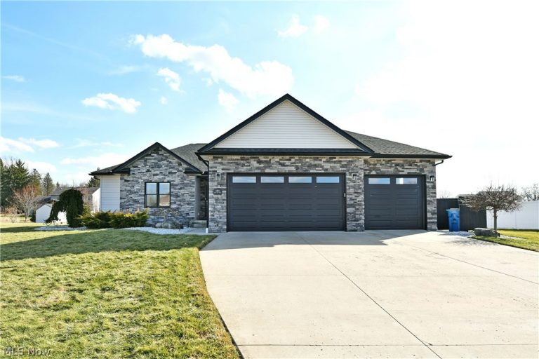 4885 Treeline Trail, New Middletown, OH, 44442