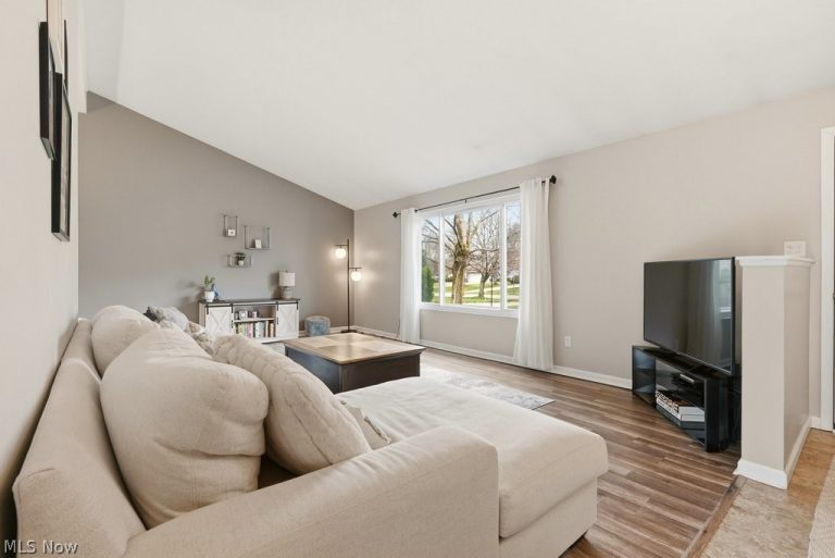 32430 Roundhead Drive, Solon, OH - Photo 6