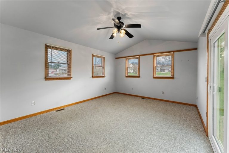 687 Moore Avenue, Campbell, OH - Photo 5