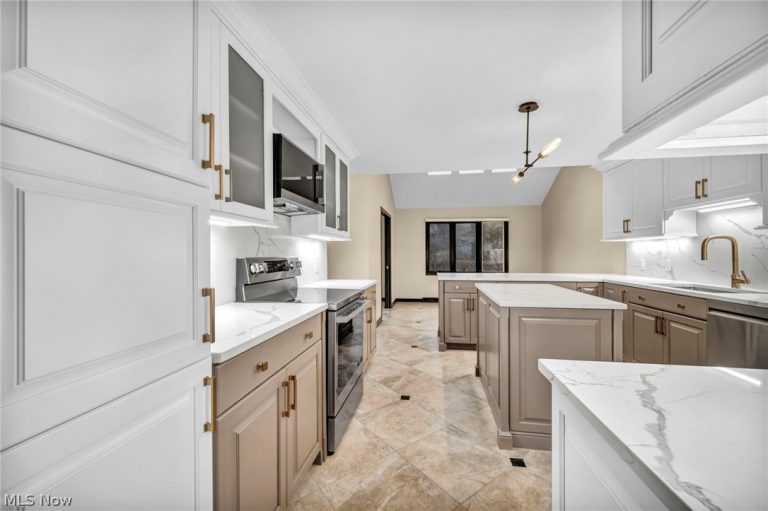 2 Salem Court, Beachwood, OH - Photo 4