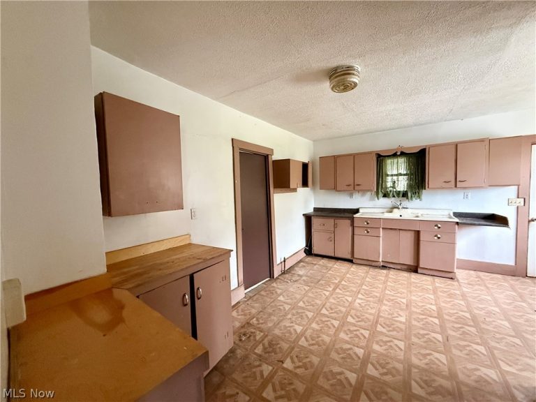3008 Wilson Avenue, Campbell, OH - Photo 3