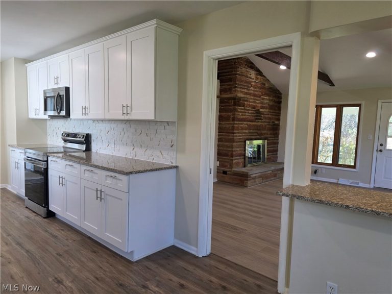 7156 Walton Road, Walton Hills, OH - Photo 5