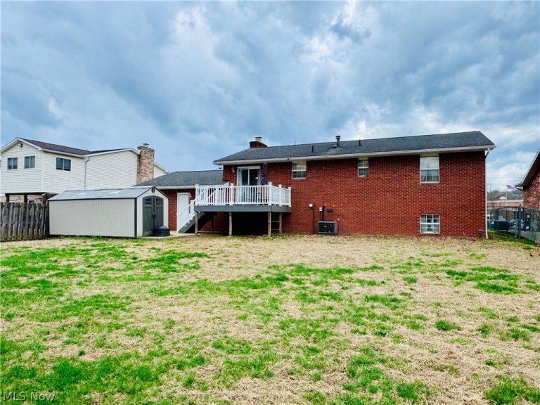 818 Seneca Drive, Belpre, OH - Photo 2