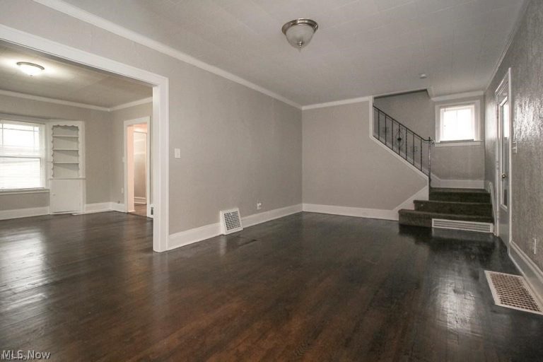1462 Parkhill Road, Cleveland Heights, OH - Photo 3