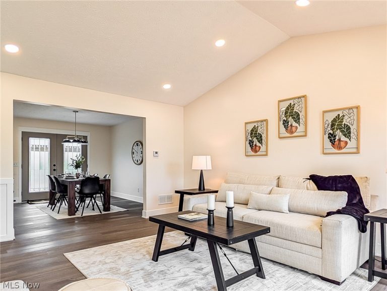 1154 Eaton Drive, Akron, OH - Photo 4