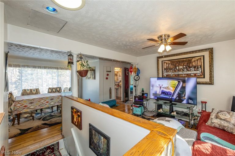 37891 Lake Drive, Avon, OH - Photo 5