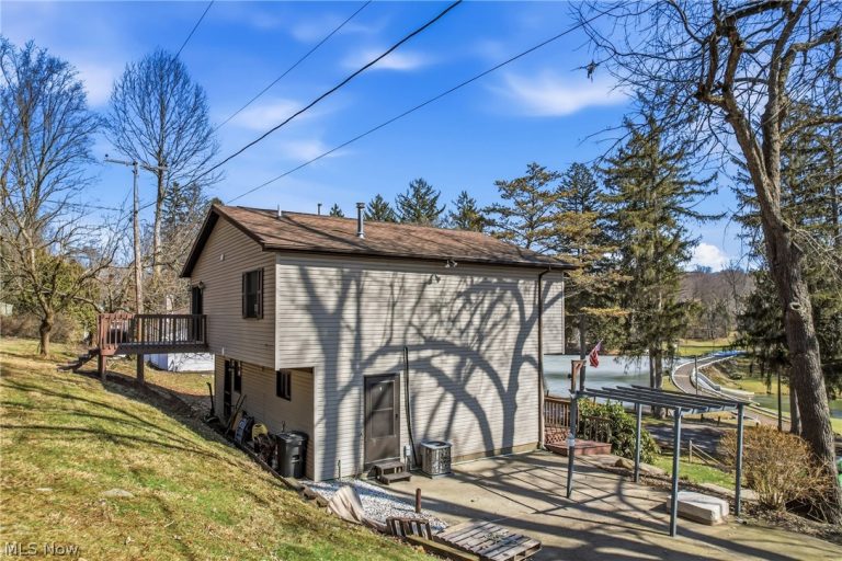 1511 Lake Front Drive, Salem, OH - Photo 4