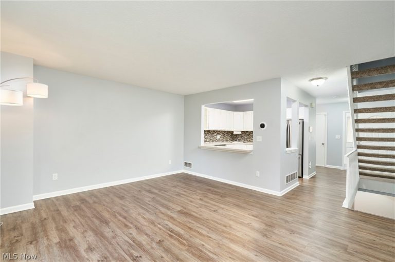 1329 Meadow Run, Copley, OH - Photo 2