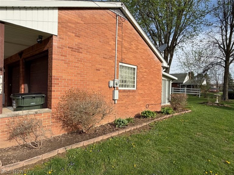 239 Fairview Street, Louisville, OH - Photo 6