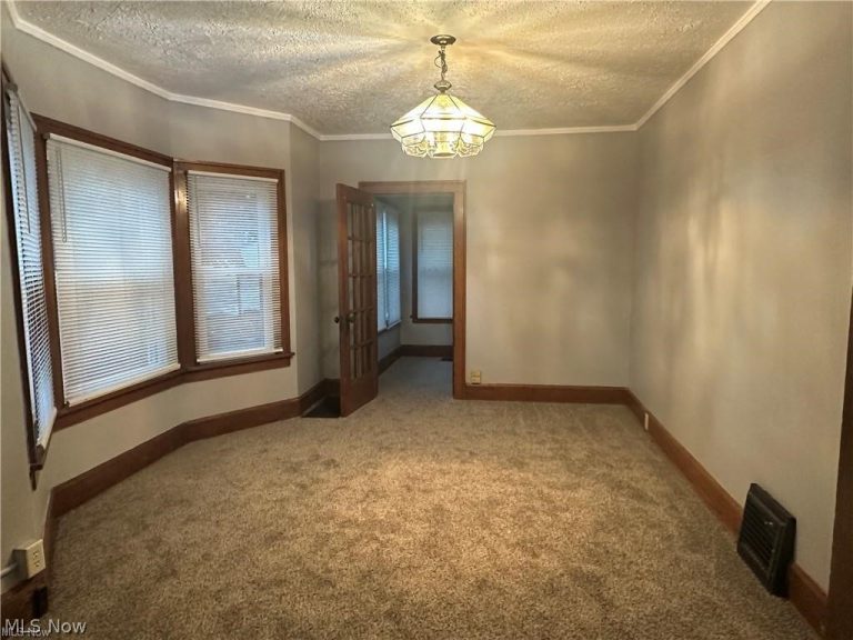 1101 Estelle Court, Niles, OH - Photo 5