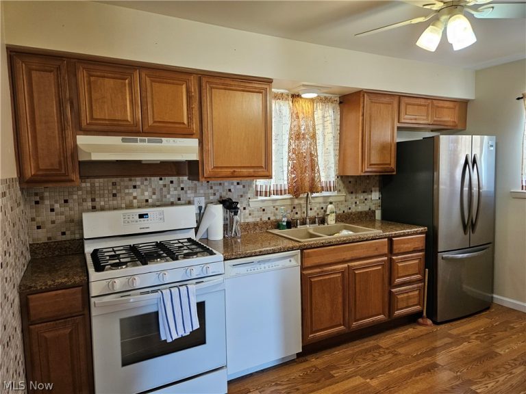 5770 Pemberton Drive, Brook Park, OH - Photo 3