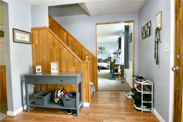 8560 Black Oak Drive, Warren, OH - Photo 8