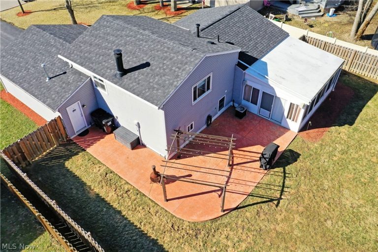 1317 Cedarwood Drive, Mineral Ridge, OH - Photo 4