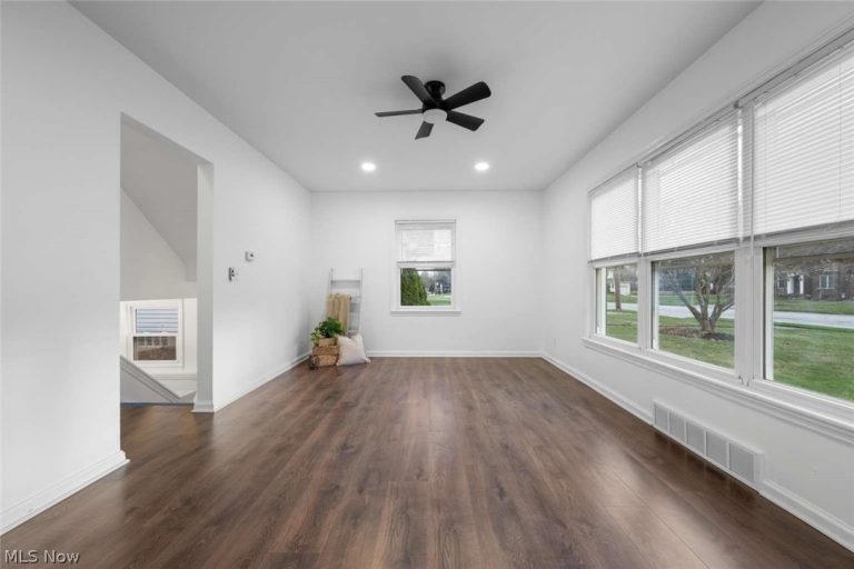 3041 Hudson Drive, Cuyahoga Falls, OH - Photo 8