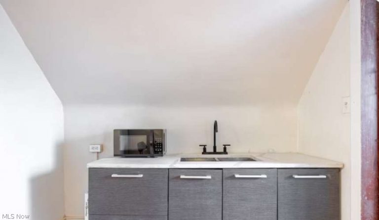 2609 Hampshire Road, Cleveland Heights, OH - Photo 8