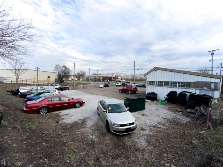 2203 Navarre Road, Canton, OH - Photo 3