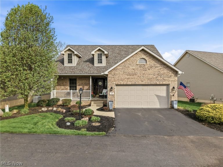 57 Timber Lake Drive, Hubbard, OH, 44425