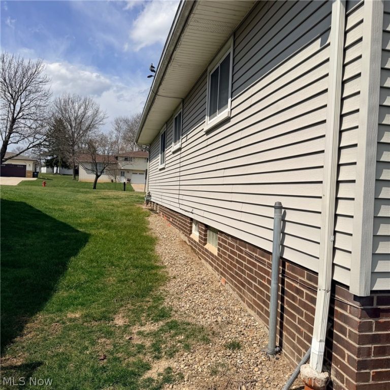 6081 Sunset Drive, Bedford Heights, OH - Photo 6