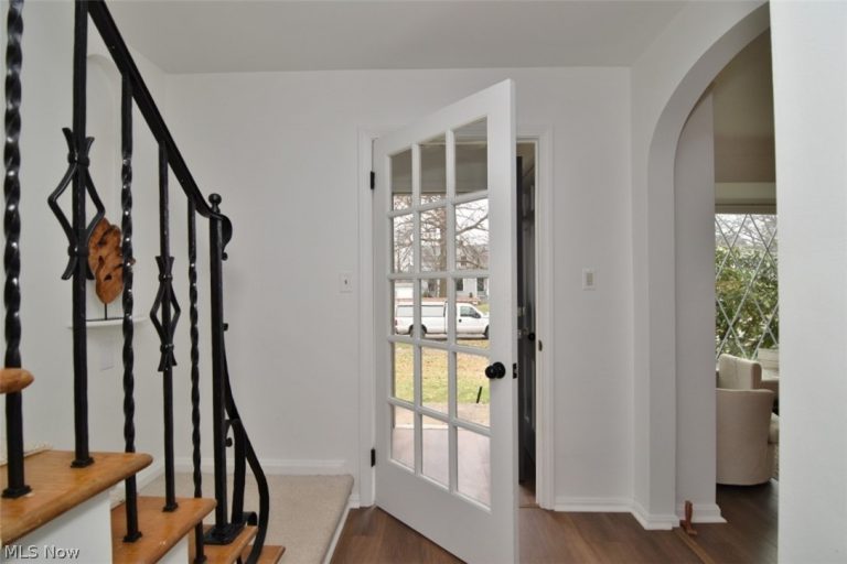 3677 Stoer Road, Shaker Heights, OH - Photo 2