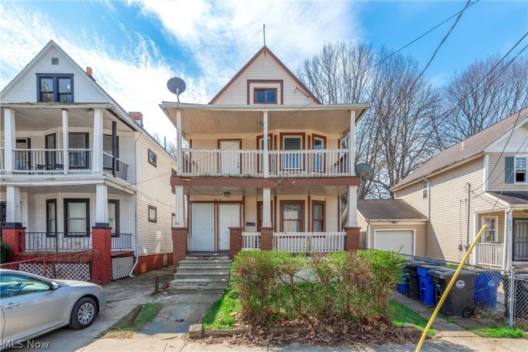 8206 Crumb Avenue, Cleveland, OH - Photo 2