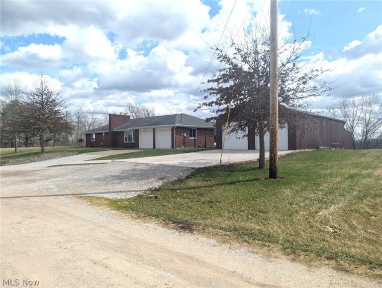 81 Mineral Heights Drive, Mineral Wells, WV - Photo 2