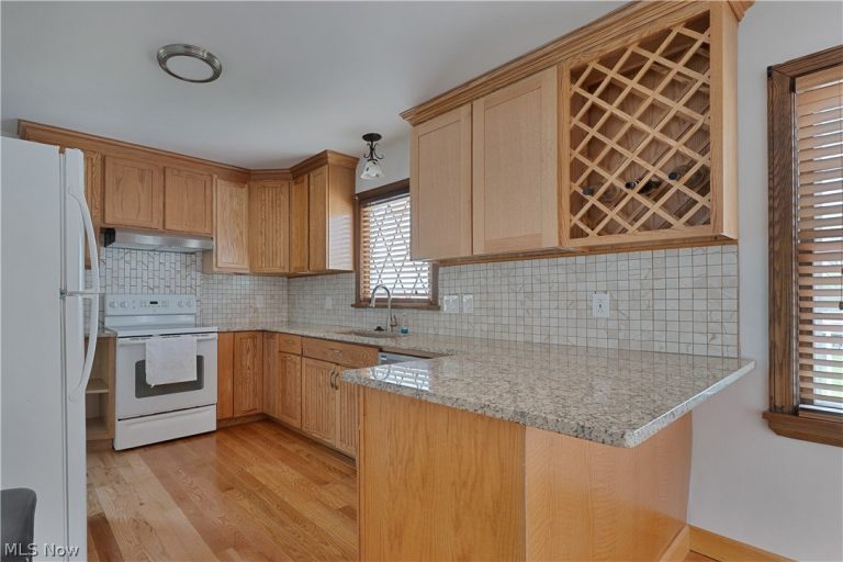 190 Struthers Liberty Road, Campbell, OH - Photo 6