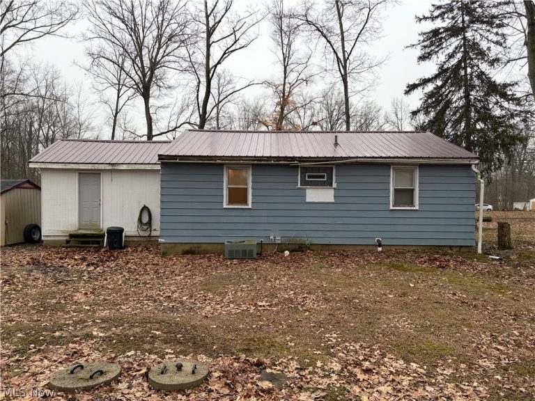 42082 Duquesne Street, Columbiana, OH - Photo 5