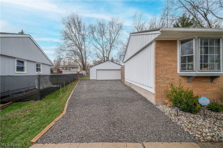 3295 Clearwater Street, Warren, OH - Photo 2