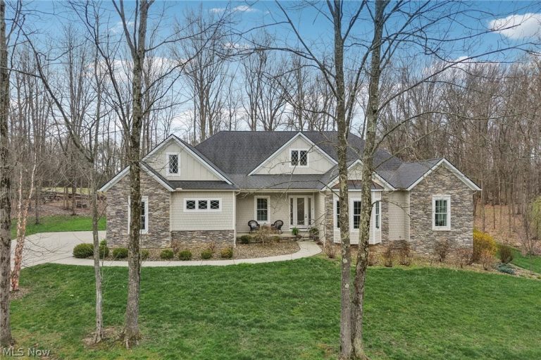 380 Crown Ridge Drive, Cuyahoga Falls, OH, 44223