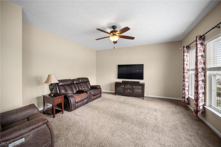 6935 Meadow Lakes Boulevard, North Ridgeville, OH - Photo 4