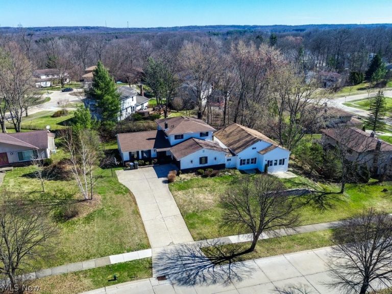 5880 Deepwood, Solon, OH - Photo 2