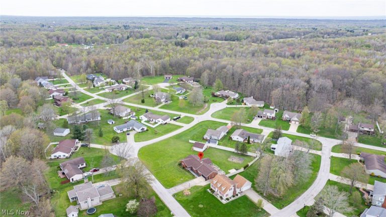 1584 Hemlock Drive, Ashtabula, OH - Photo 4