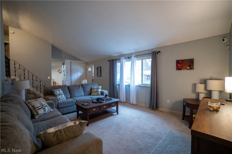 1491 Rowles Drive, Akron, OH - Photo 4