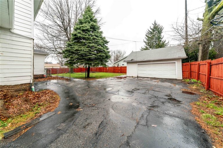 20303 Lake Shore Boulevard, Euclid, OH - Photo 8