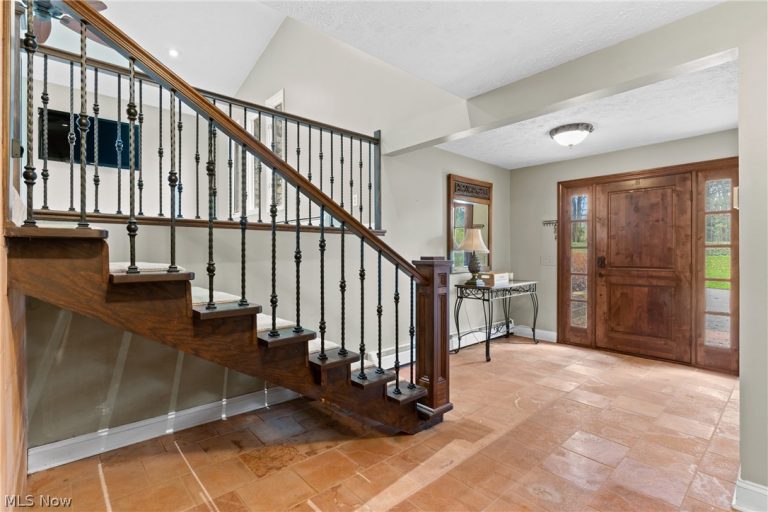 9715 Stafford Road, Chagrin Falls, OH - Photo 5