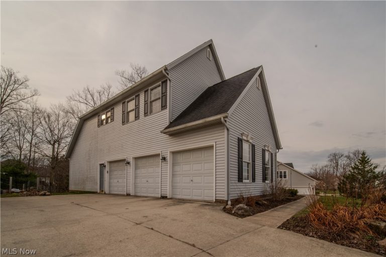 185 Beaumont Trail, Aurora, OH - Photo 2