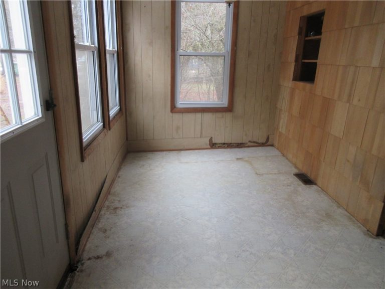 174 Hickory Street, Andover, OH - Photo 8