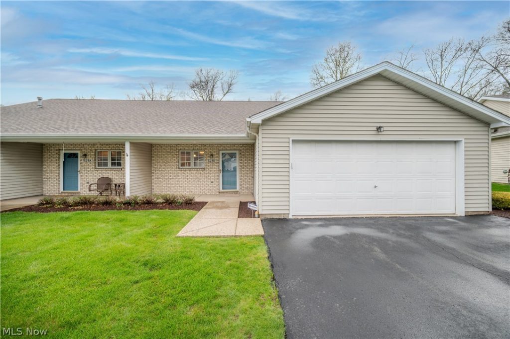 521 Wilcox Lane #B, Austintown, OH