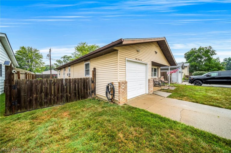 5026 Glenn Lodge Drive, Mentor, OH - Photo 3