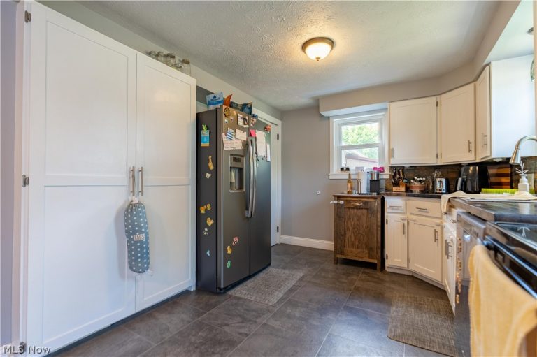 5615 Clover Street, Louisville, OH - Photo 3