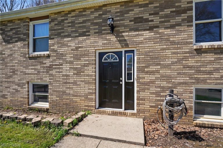 3781 Pelham Lane, Kent, OH - Photo 4