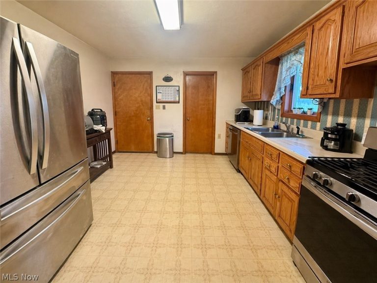 3262 Royalton Road, North Royalton, OH - Photo 6